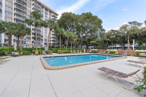 Condo in Coral Springs, Florida, 2 bedrooms  № 2249469 - photo 13