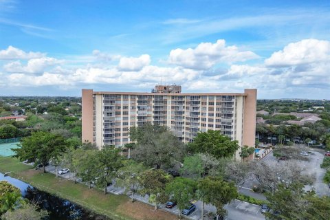 Condo in Coral Springs, Florida, 2 bedrooms  № 2249469 - photo 8