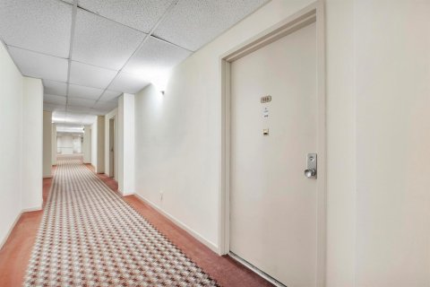 Condo in Coral Springs, Florida, 2 bedrooms  № 2249469 - photo 28