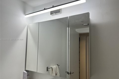 Condominio en alquiler en Miami, Florida, 1 dormitorio, 67.91 m2 № 1996225 - foto 7
