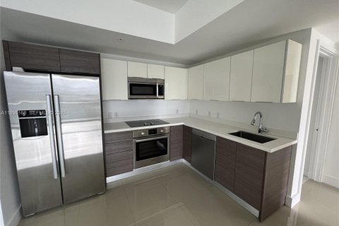 Condominio en alquiler en Miami, Florida, 1 dormitorio, 67.91 m2 № 1996225 - foto 4