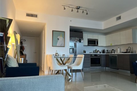 Condominio en alquiler en Miami, Florida, 1 dormitorio, 67.91 m2 № 1996225 - foto 6