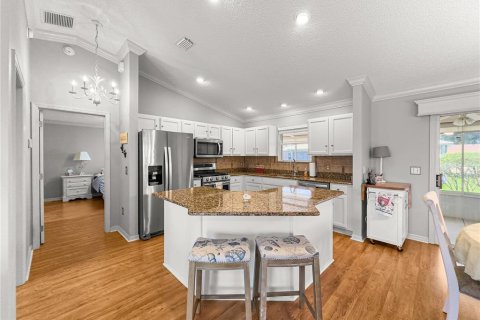 House in The Villages, Florida 3 bedrooms, 137.59 sq.m. № 1675579 - photo 9