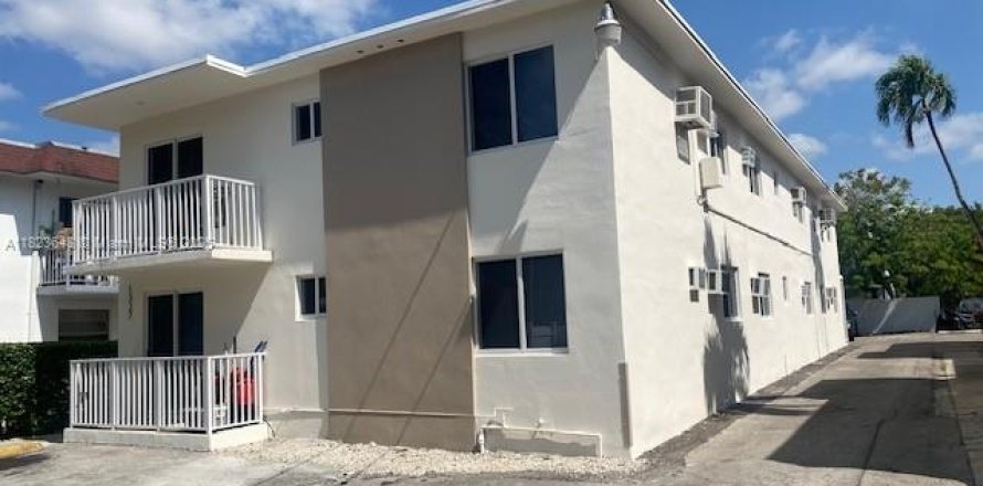 Condominio en Miami, Florida, 2 dormitorios  № 1937890