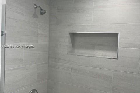 Condominio en alquiler en Miami, Florida, 2 dormitorios, 72.19 m2 № 1937890 - foto 6