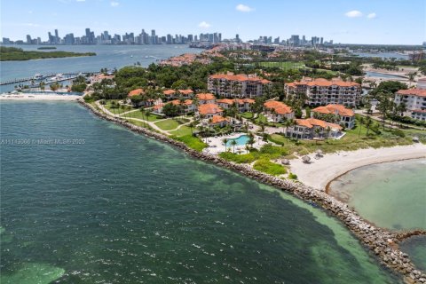 Снять в аренду кондоминиум в Майами-Бич, Флорида 3 спальни, 170.75м2, № 1961562 - фото 9