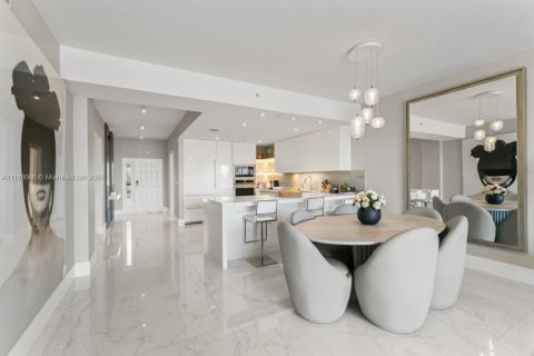 Снять в аренду кондоминиум в Майами-Бич, Флорида 3 спальни, 170.75м2, № 1961562 - фото 24