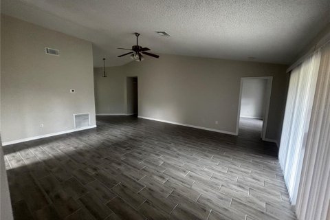 Villa ou maison à louer à Ocala, Floride: 3 chambres, 159.05 m2 № 1880900 - photo 2