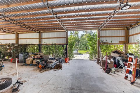 Commercial property in Lake Worth, Florida № 2179723 - photo 18