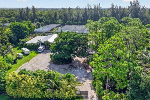 Commercial property in Lake Worth, Florida № 2179723