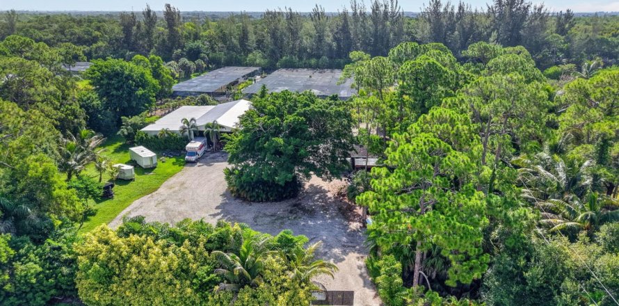 Commercial property in Lake Worth, Florida № 2179723