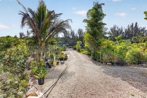 Commercial property in Lake Worth, Florida № 2179723 - photo 25