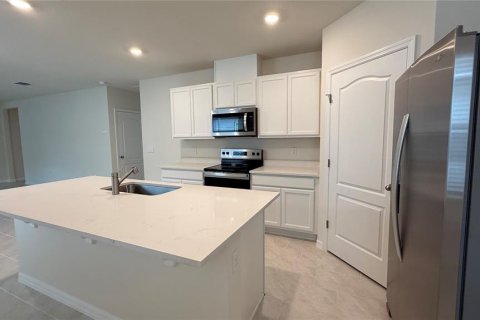 Casa en alquiler en Poinciana, Florida, 4 dormitorios, 154.68 m2 № 1912039 - foto 2