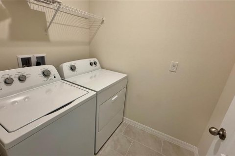 Casa en alquiler en Poinciana, Florida, 4 dormitorios, 154.68 m2 № 1912039 - foto 18