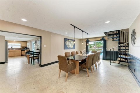 Villa ou maison à vendre à Bradenton, Floride: 5 chambres, 232.26 m2 № 2391082 - photo 20