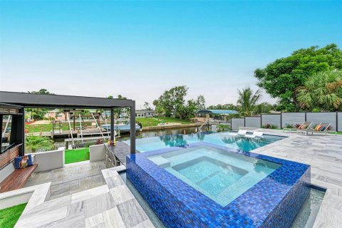 Villa ou maison à vendre à Bradenton, Floride: 5 chambres, 232.26 m2 № 2391082 - photo 8