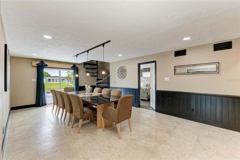 Villa ou maison à vendre à Bradenton, Floride: 5 chambres, 232.26 m2 № 2391082 - photo 18