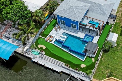 Villa ou maison à vendre à Bradenton, Floride: 5 chambres, 232.26 m2 № 2391082 - photo 2