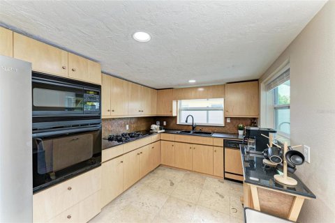 Villa ou maison à vendre à Bradenton, Floride: 5 chambres, 232.26 m2 № 2391082 - photo 15