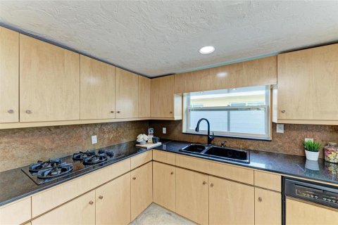 Villa ou maison à vendre à Bradenton, Floride: 5 chambres, 232.26 m2 № 2391082 - photo 16