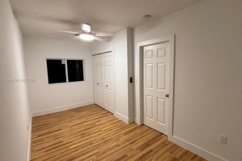 Commercial property in Miami, Florida 196.95 sq.m. № 1756068 - photo 5