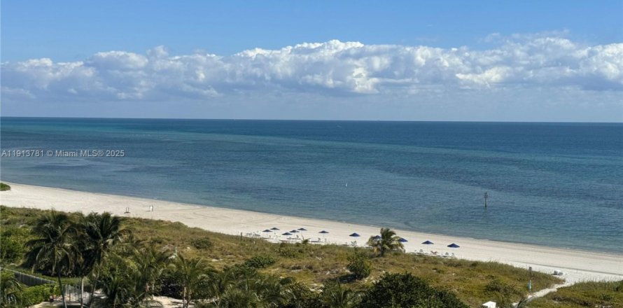 Condominio en Key Biscayne, Florida, 2 dormitorios  № 2015780