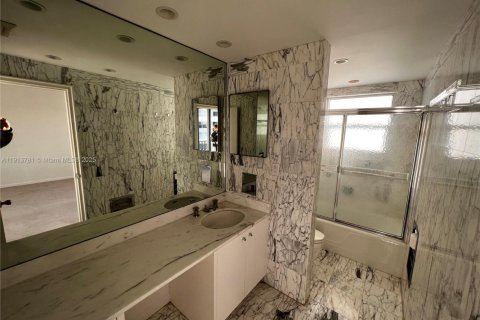 Condominio en alquiler en Key Biscayne, Florida, 2 dormitorios, 125.42 m2 № 2015780 - foto 8