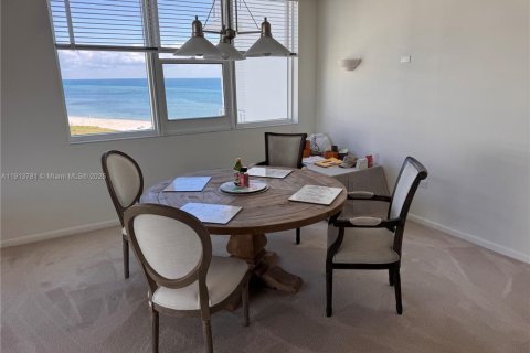 Condominio en alquiler en Key Biscayne, Florida, 2 dormitorios, 125.42 m2 № 2015780 - foto 6