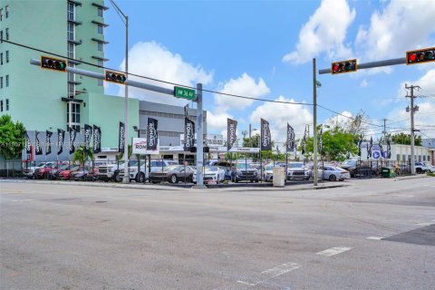 Propiedad comercial en venta en Miami, Florida № 1864686 - foto 2