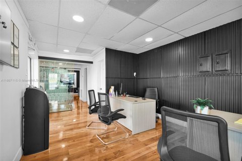 Propiedad comercial en venta en Miami, Florida № 1864686 - foto 5