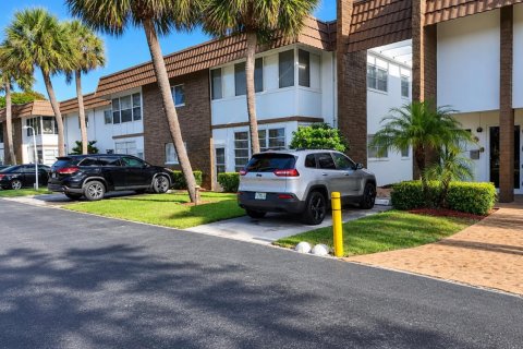 Condo in Lauderhill, Florida, 2 bedrooms  № 2387168 - photo 2