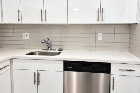 Condo in Lauderhill, Florida, 2 bedrooms  № 2387168 - photo 9