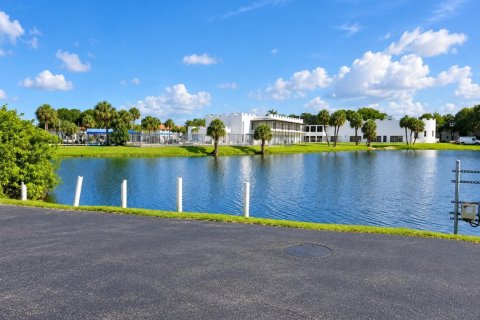 Condo in Lauderhill, Florida, 2 bedrooms  № 2387168 - photo 18