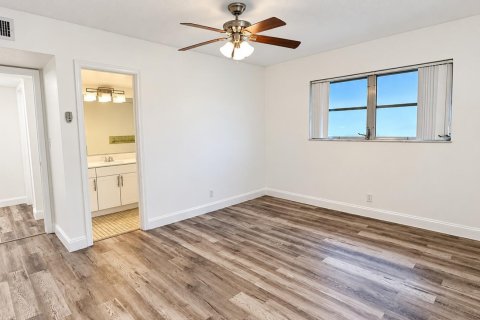 Condo in Lauderhill, Florida, 2 bedrooms  № 2387168 - photo 11