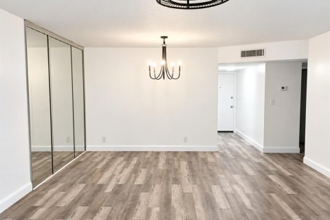Condo in Lauderhill, Florida, 2 bedrooms  № 2387168 - photo 5