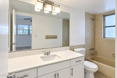 Condo in Lauderhill, Florida, 2 bedrooms  № 2387168 - photo 12