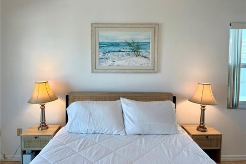Condo in Bradenton Beach, Florida, 2 bedrooms  № 1913303 - photo 15
