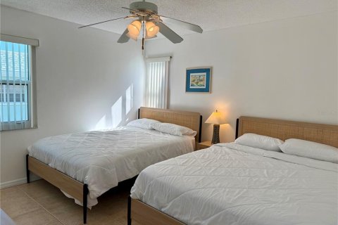 Condo in Bradenton Beach, Florida, 2 bedrooms  № 1913303 - photo 21