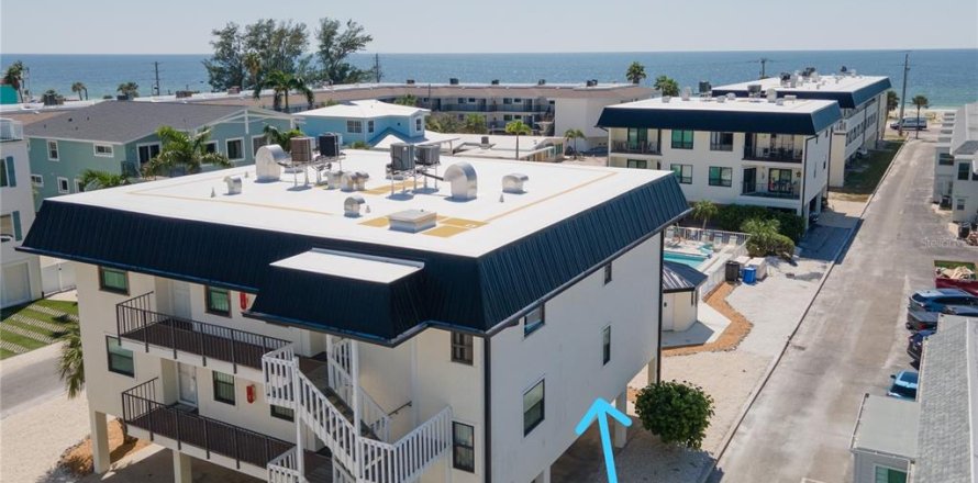 Condo in Bradenton Beach, Florida, 2 bedrooms № 1913303