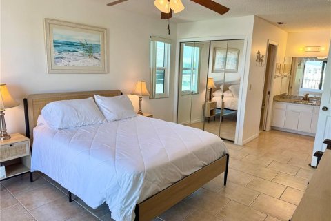 Condo in Bradenton Beach, Florida, 2 bedrooms  № 1913303 - photo 16