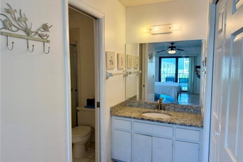 Condo in Bradenton Beach, Florida, 2 bedrooms  № 1913303 - photo 19