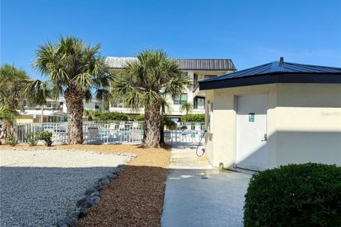 Condo in Bradenton Beach, Florida, 2 bedrooms  № 1913303 - photo 27