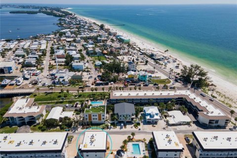 Condo in Bradenton Beach, Florida, 2 bedrooms  № 1913303 - photo 2