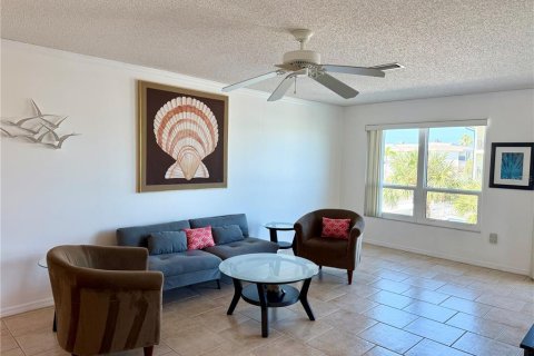 Condo in Bradenton Beach, Florida, 2 bedrooms  № 1913303 - photo 4