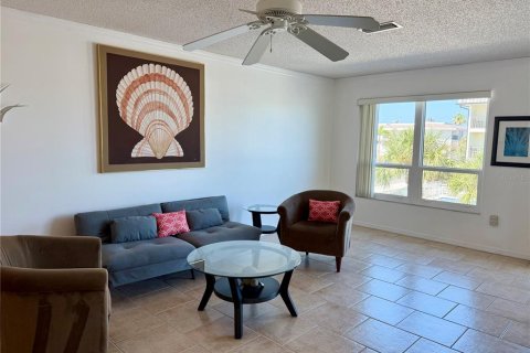 Condo in Bradenton Beach, Florida, 2 bedrooms  № 1913303 - photo 5