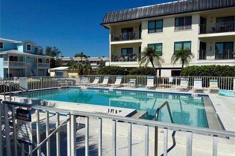 Condo in Bradenton Beach, Florida, 2 bedrooms  № 1913303 - photo 26