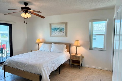 Condo in Bradenton Beach, Florida, 2 bedrooms  № 1913303 - photo 12