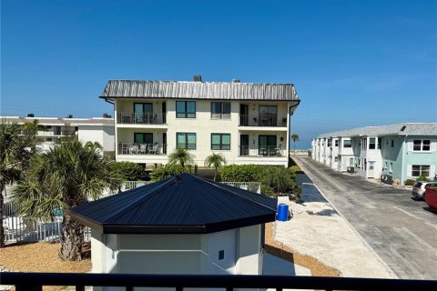 Condo in Bradenton Beach, Florida, 2 bedrooms  № 1913303 - photo 25