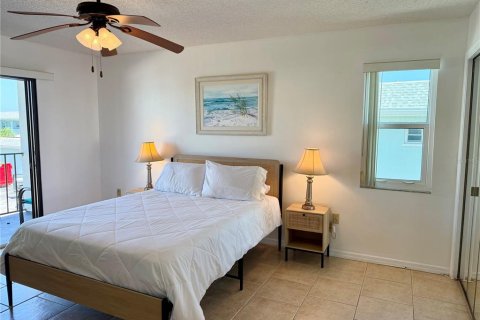Condo in Bradenton Beach, Florida, 2 bedrooms  № 1913303 - photo 14
