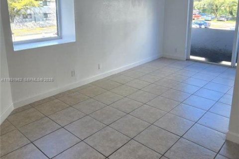 Apartment in Cutler Bay, Florida 1 bedroom, 20773.04 sq.m. № 1990468 - photo 4